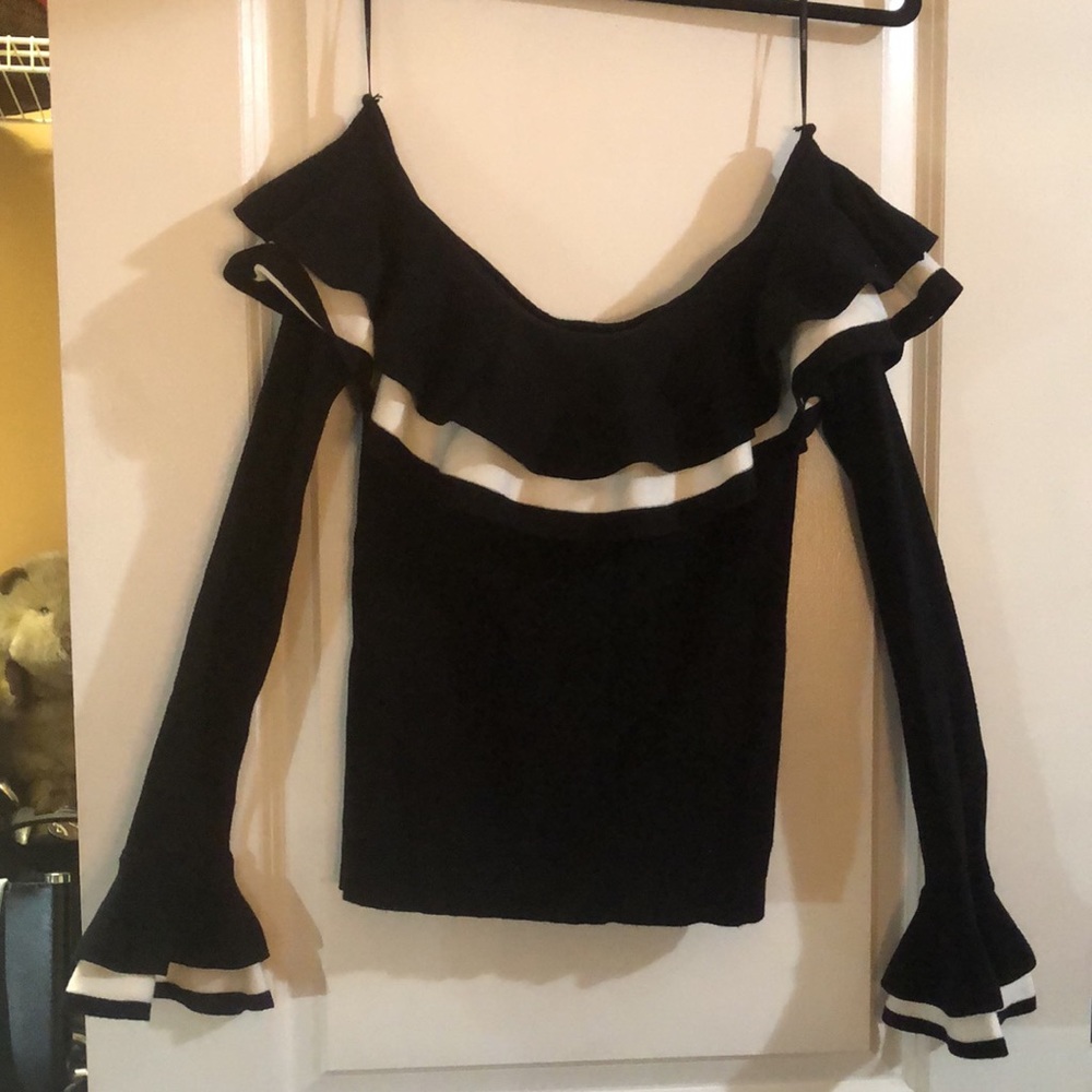 Off the shoulder sweater flare collar and sleeves